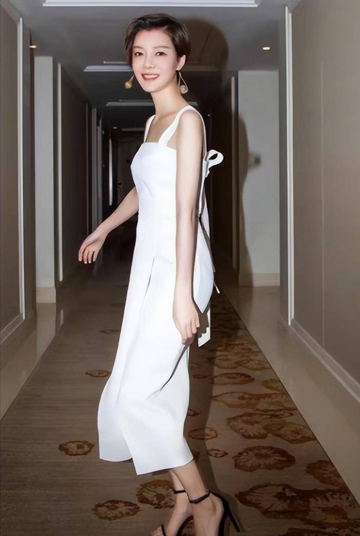 刘涛和车晓同框,搭配的抹胸裙尽显农村女人无法比拟的女人本色!