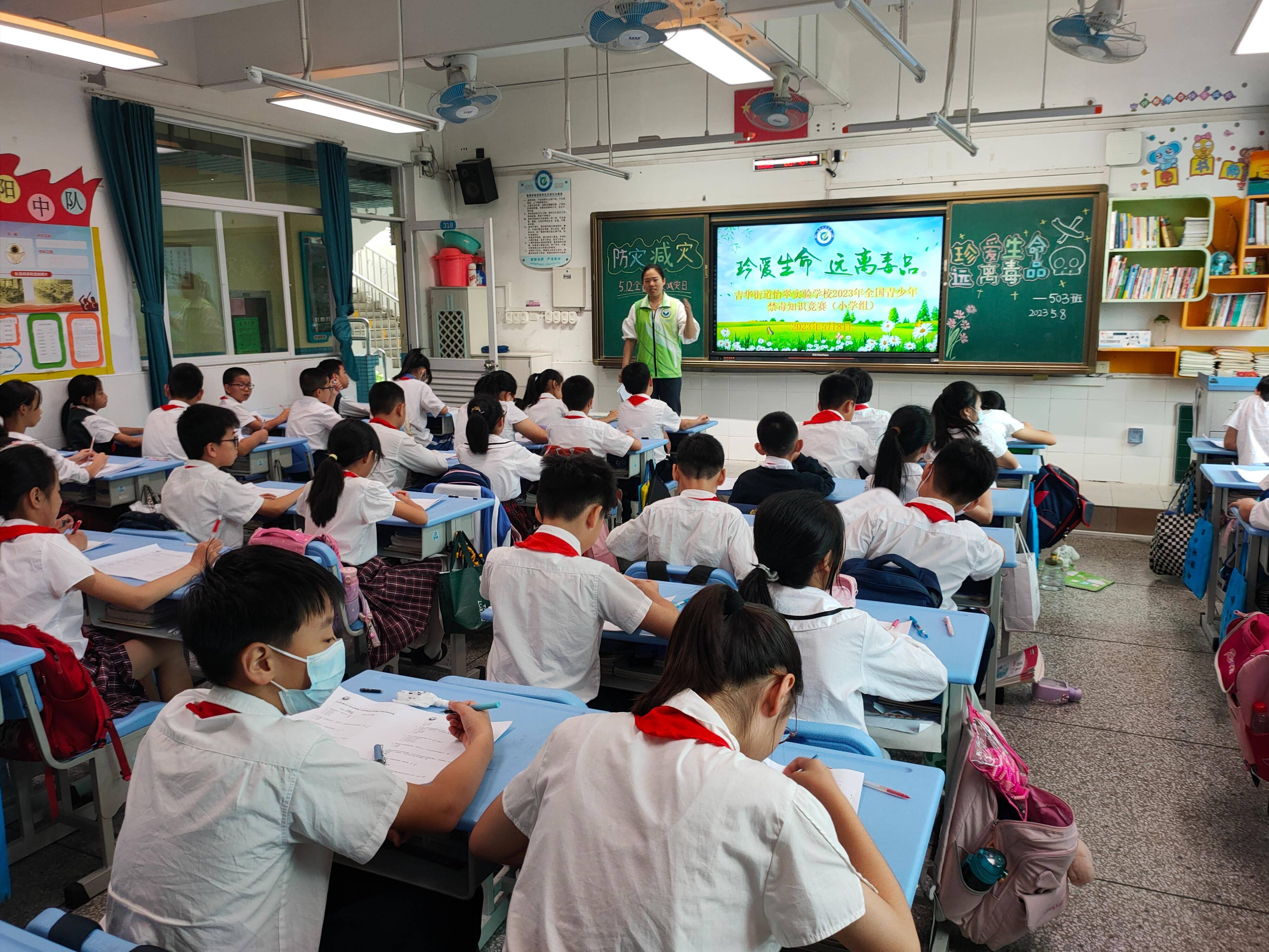 吉华街道在辖区三联储运学校,甘李学校,丽湖学校,华龙学校,阳光小学等