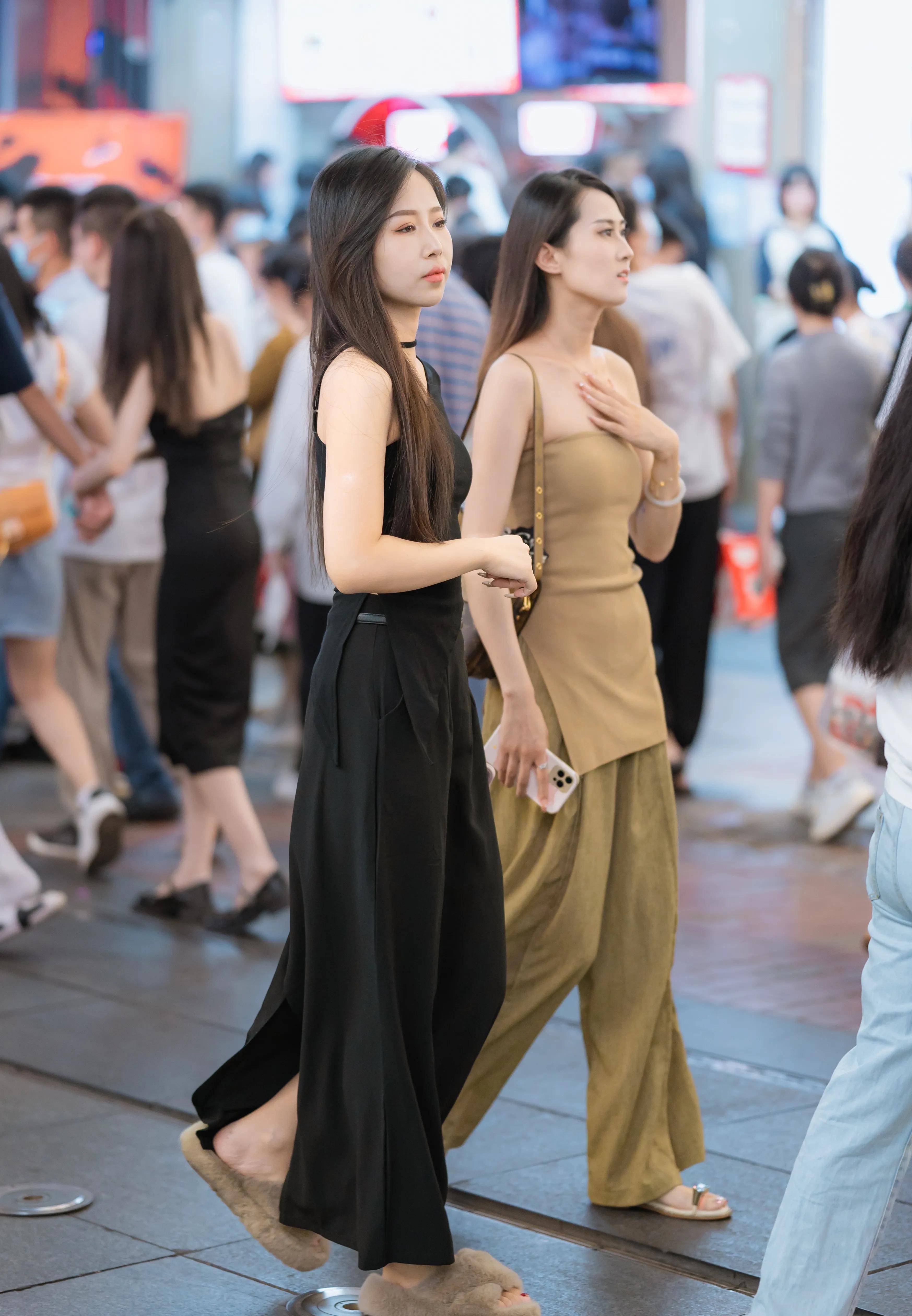 长沙街拍|黑裙姐姐人品出众_衣服