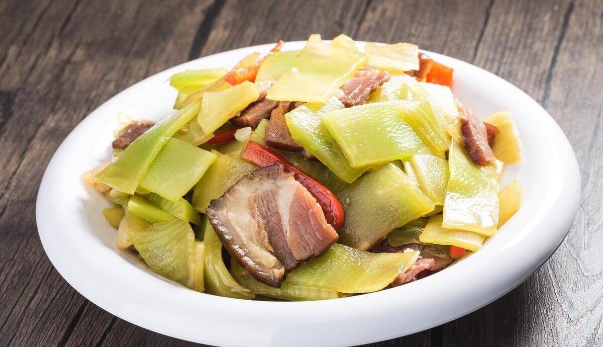 原创            腊肉和什么菜炒好吃又简单？怎么做最好吃-值得推荐-腊肉配什么菜炒好吃