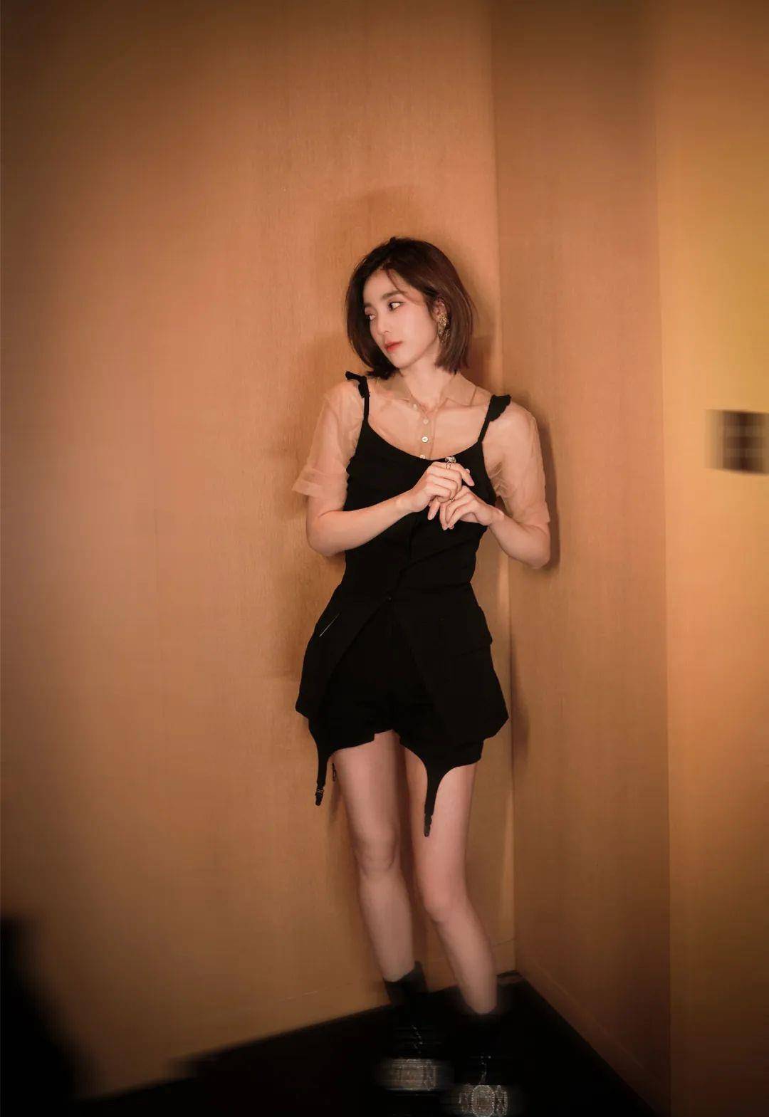 万鹏,屏幕上的彪悍女汉子,现实生活的她,美得让人窒息_观众_角色_少年