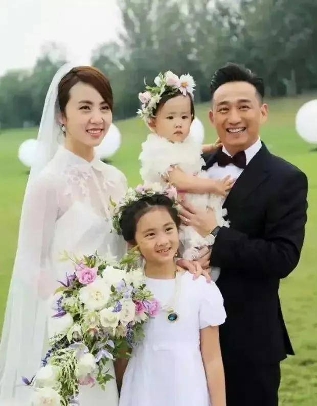 黄磊结婚太随意,没婚礼婚戒迟到20年!_孙莉_爱情_娱乐