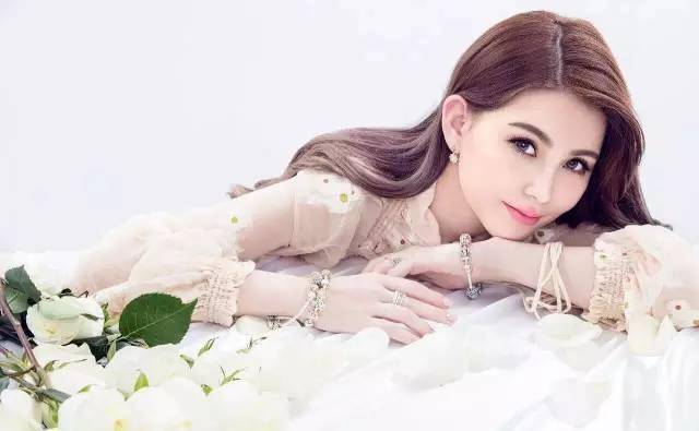 一直浓妆示人的昆凌,看到她素颜的样子,网友表示:太有魅力了_周杰伦