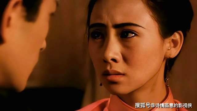 影片以江南举人杨乃武和小白菜之间的桃色情缘为主线,展示了一幅