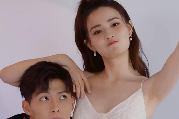 不得不说徐璐真的特别的好哄,张铭恩总是三言两语就能够吧女朋友哄得