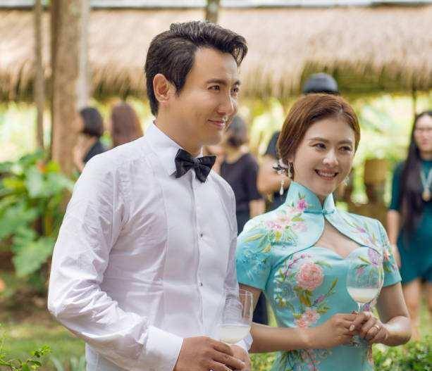 沈腾携妻儿聚餐,妻子穿花裙身材发福明显,儿子肉嘟嘟软萌可爱_王琦