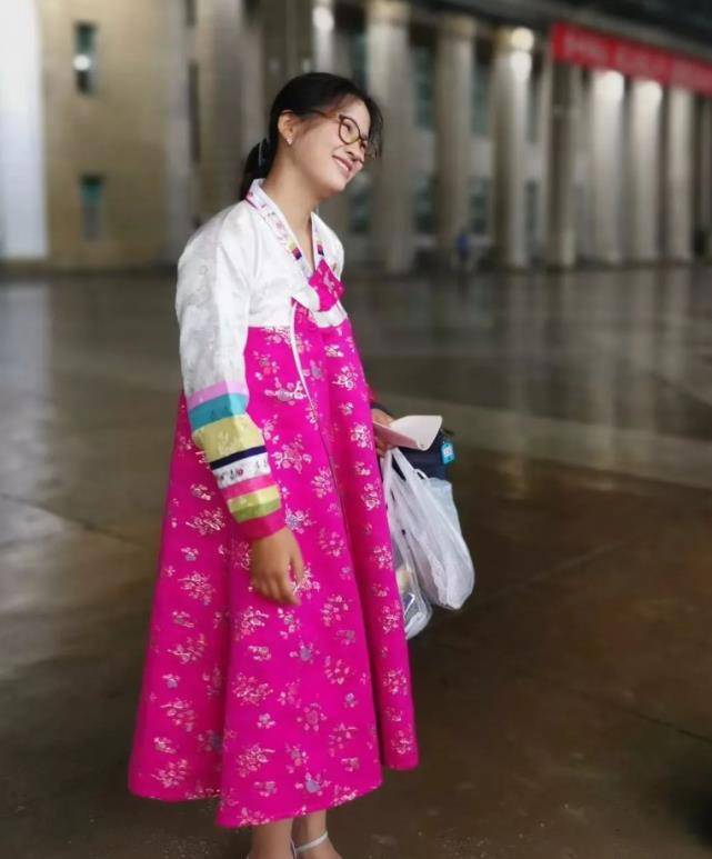 朝鲜女导游长得很漂亮,她们经常要加班_旅行_平壤_中国
