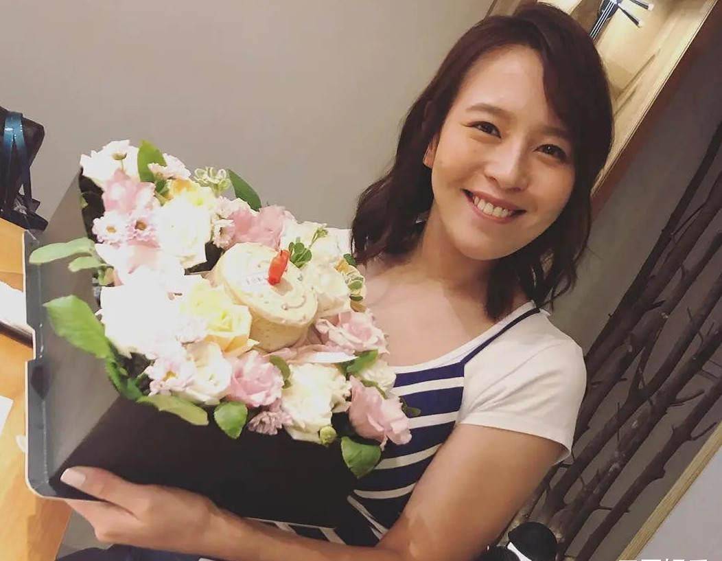 天心刘品言罕同框,长相相似气质却大不同,一个时尚一个少女味足_合作