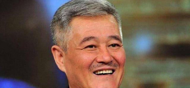 赵本山去看望父亲,没想到一进门父亲就发火,之后父亲病重才后悔_公司