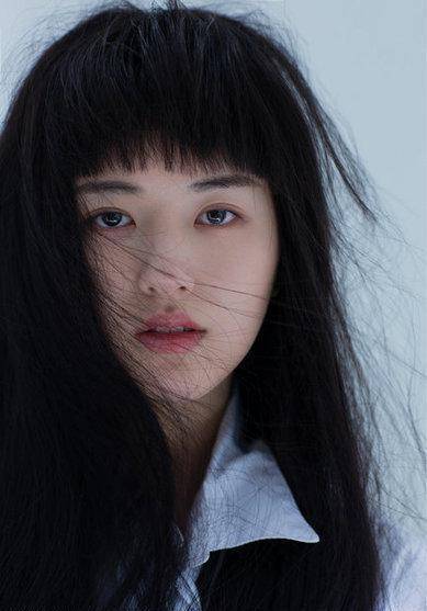 赵露思解锁齐刘海新发型 高冷气质展别样个性_网络影视_大片_菲菲