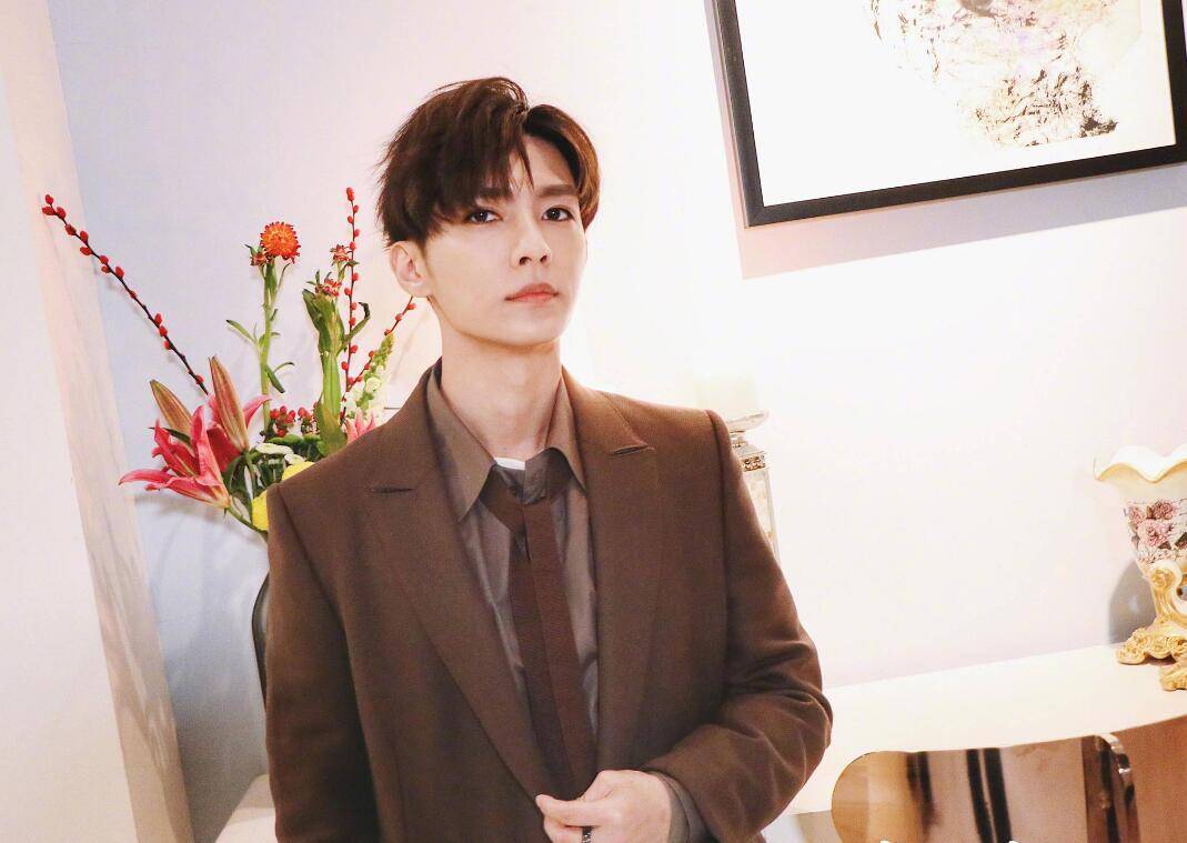 炎亚纶承认爱过小男生,修手机视频外泄,抢黄子佼风头_问题_不知道