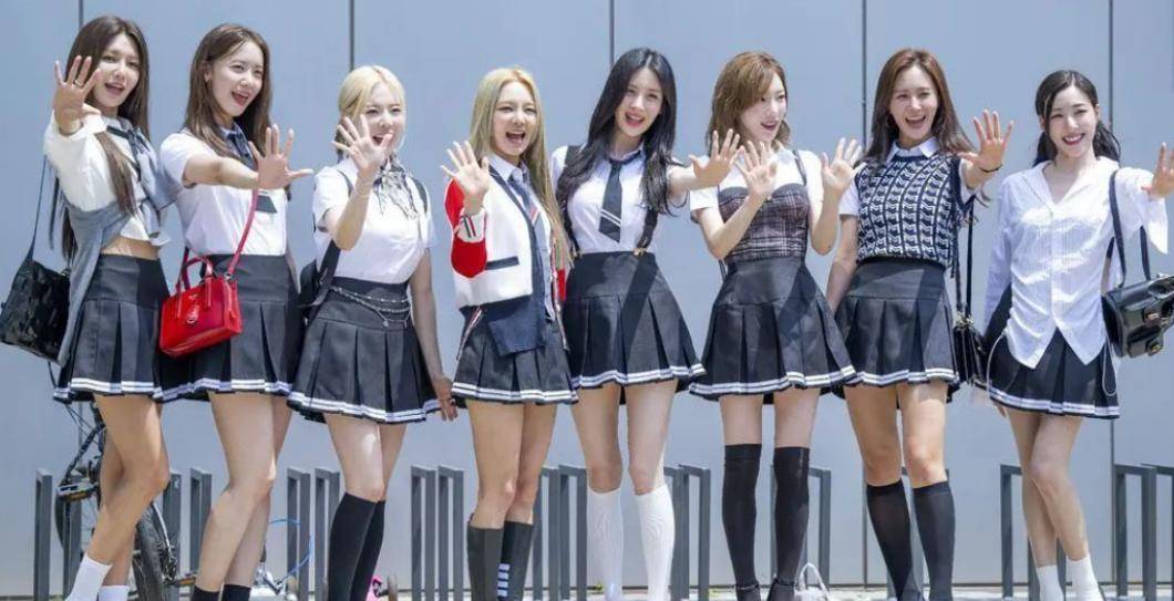 少女时代穿学院风短裙一字排开秀美腿,近照根本青春美妹美到发光_轰动