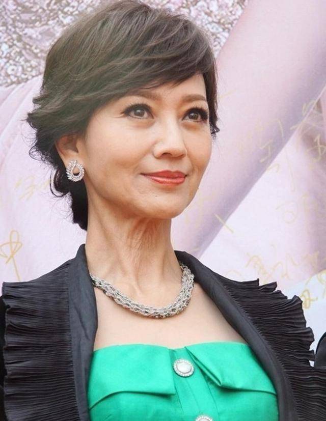 赵雅芝老去,白娘子后继无人?_纹路_颈部_皱纹