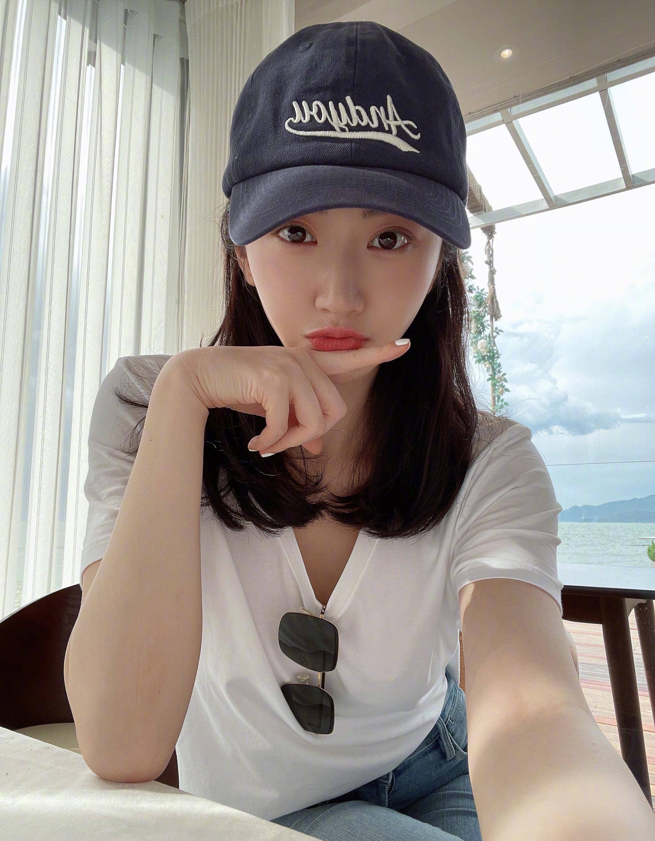 景甜头条发了个九宫格,一组美图清新脱俗,网友说张继科眼光很毒_资源