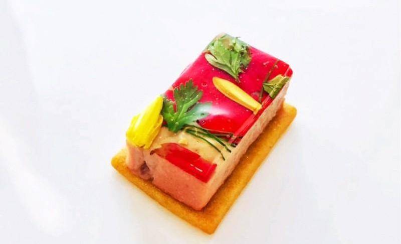 鹅肝慕斯,翡翠素衣,牛肉煎粉条_备用_青笋_做法