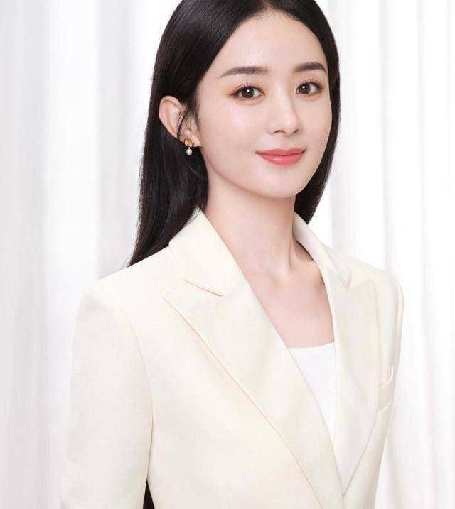 赵丽颖再更新美照,身穿奶白色上衣显温柔,气质更加坚定!