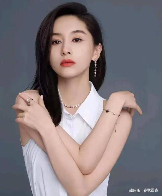 看完照片后,很多朋友表示王子文素颜一般,脸色看起来不太好,觉得很没