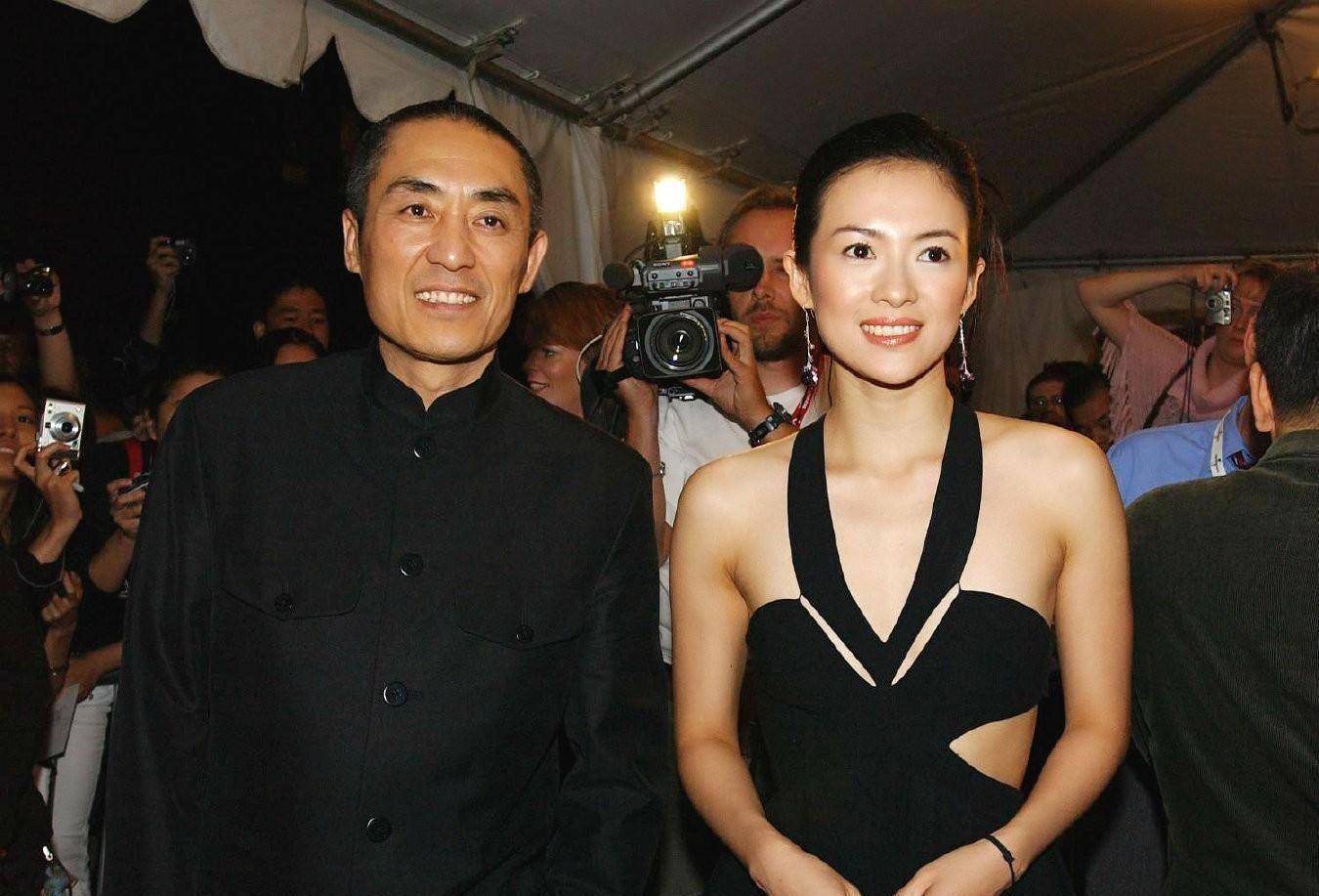 章子怡晒女儿,5岁醒醒骑马场上奔跑,意外暴露贵族式富养真奢华_黑色