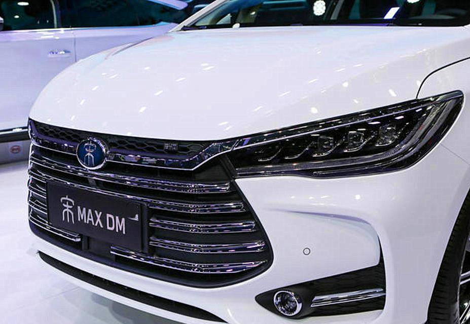 可以说这款汽车才是良心"大面包",这款汽车就是比亚迪宋max dm.