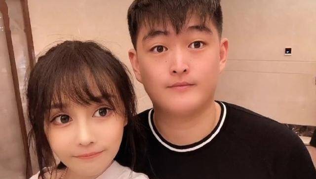 一个活泼开朗一个憨厚老实,私底下感情超好_赵一涵_赵一楠_兄妹俩
