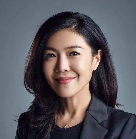 坐过潘石屹腿,合照删除洪晃,一天650元餐费不够的苏芒有多嚣张_芭比