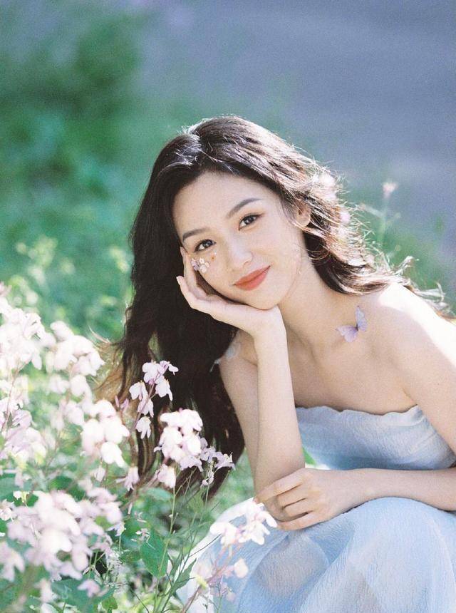 周也贴花妆写真撞脸郑合惠子,美则美矣毫无新意,北电造星确实强_少女