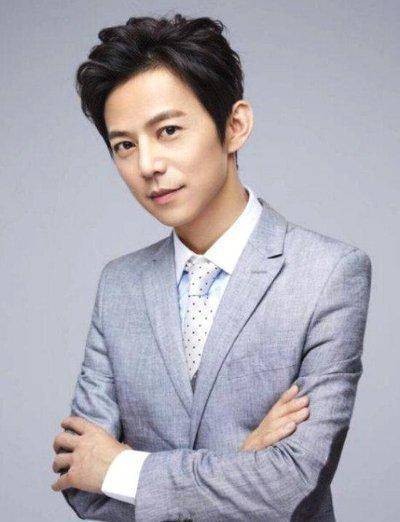 何炅陷收礼风波昔日大咖好友沉默,主持人彭宇发文力挺_事情_时候_眼眶