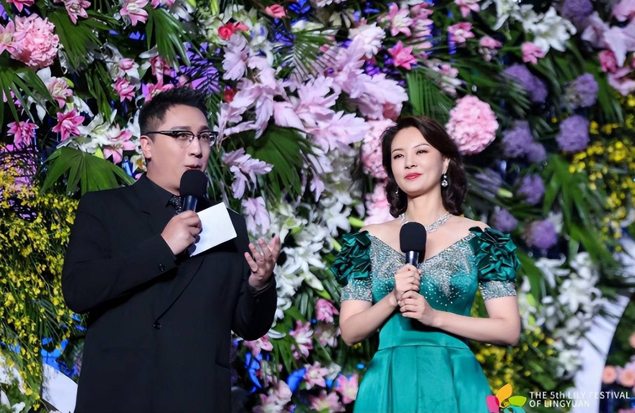 刘芳菲:正式复出,时隔多年搭档浙江台一哥华少主持大型文艺晚会_中国