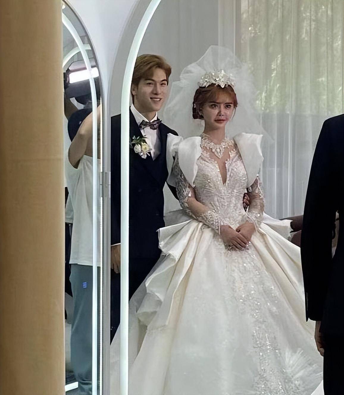 韩安冉5岁旧照认不出!