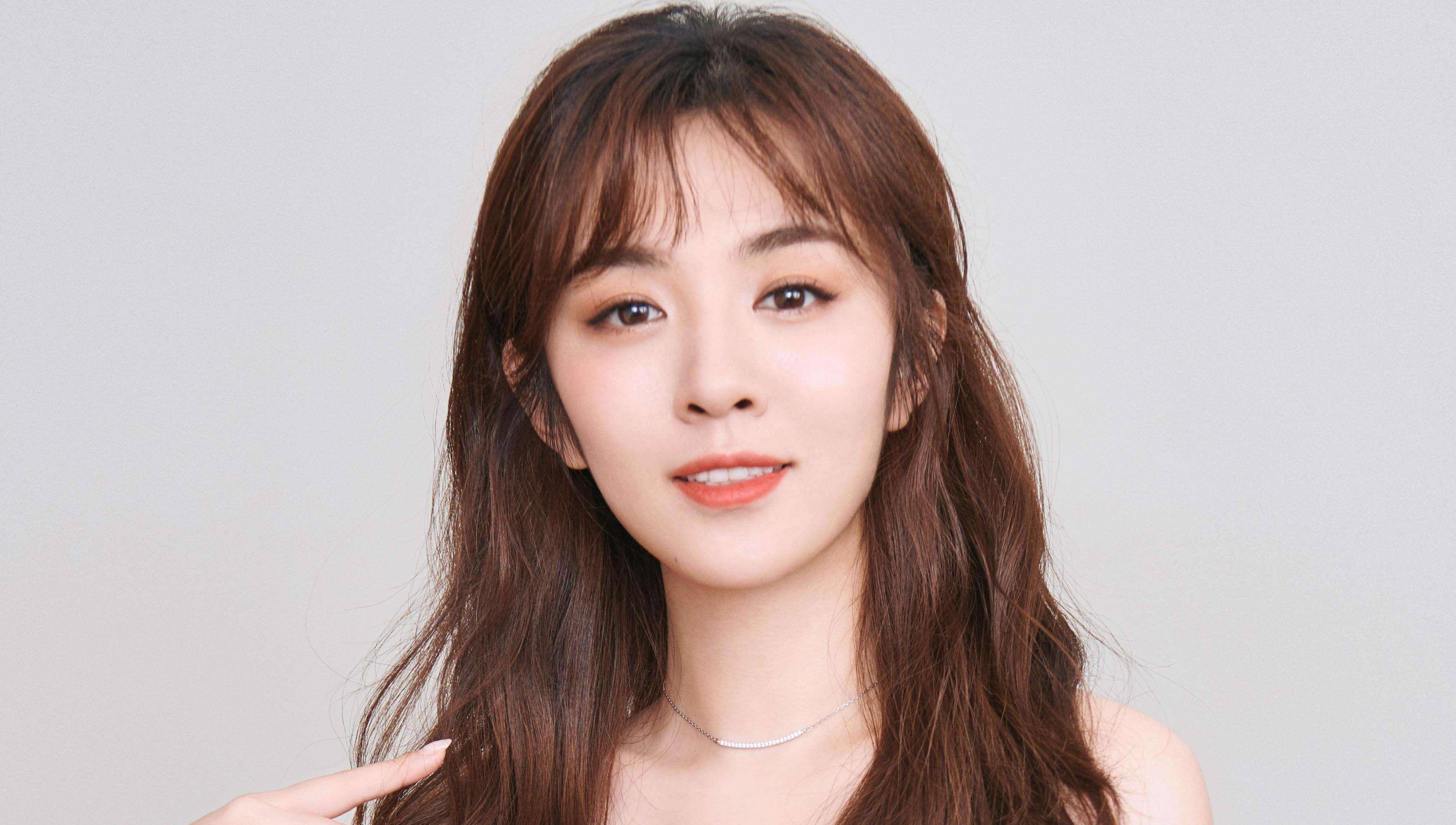 最近爱上王晓晨,小小的脸,藏肉的身,不相信晓晨只是个二线演员_感觉