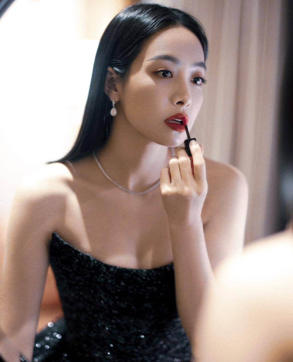 对比一下和她差不多同期出道的孟佳,王霏霏,怕是无论是谁都会说宋茜