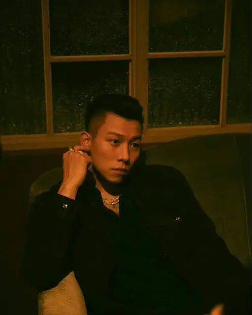 瘦子(陈昱榕)是台湾知名的说唱歌手,曾参加过热门音乐节目《中国说唱