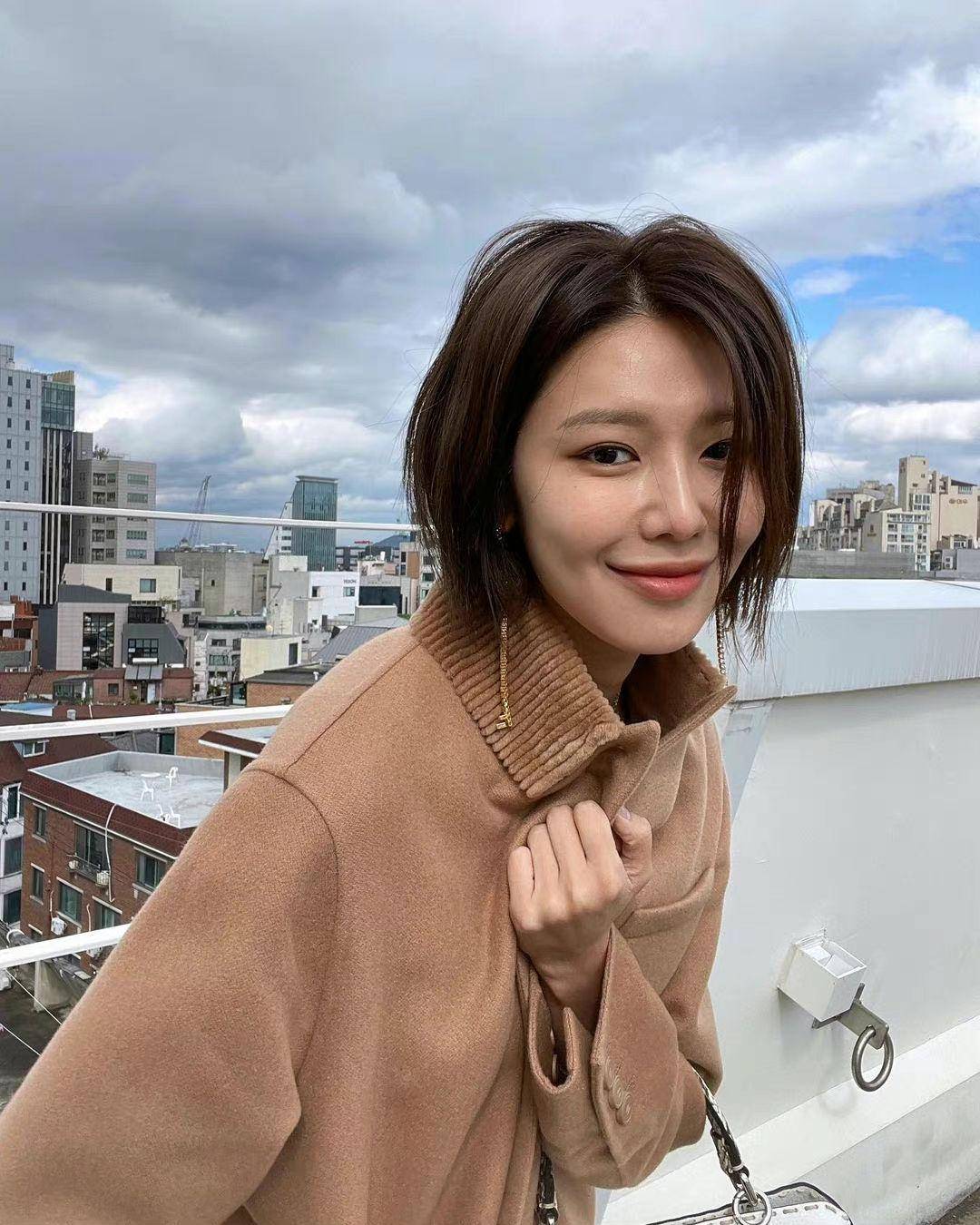 "财阀夫人"少女时代秀英?_崔秀英_网友_时尚