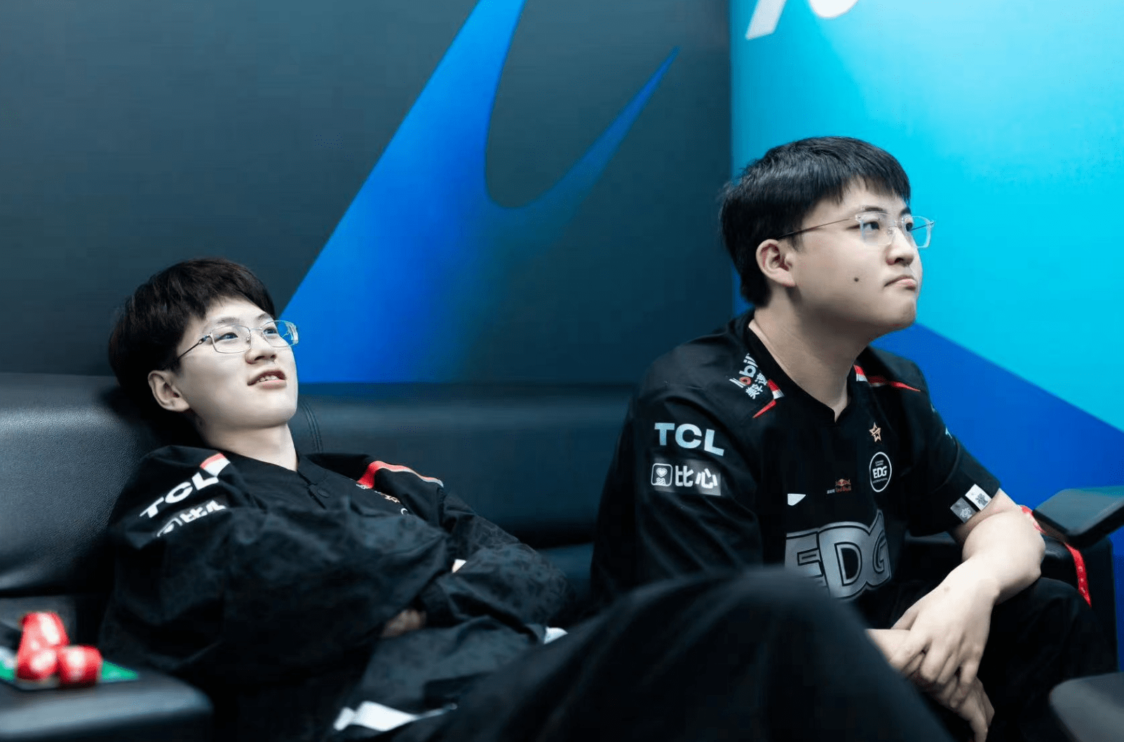 比赛前一天rng临时调上二队教练martin,mlxg一上来