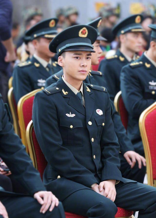 李易峰和玄彬哪個才是你的菜?_軍裝_劇中_軍人