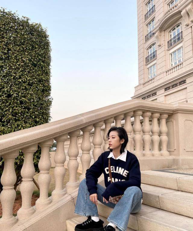周雨彤的帅气潮流穿搭,高冷与温柔并存,散发霸道女总裁范