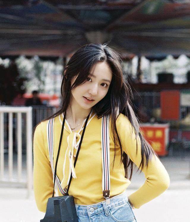 直男最爱的杨超越竟然不受王思聪喜欢,她出道为何争议大_妹子_王莫涵