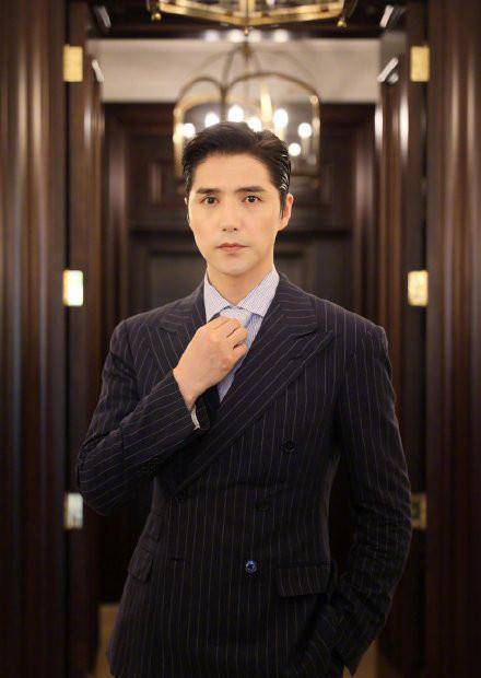 上一秒霸道总裁,下一秒时尚潮男,阿云嘎是什么神人?_品牌_因为_条件