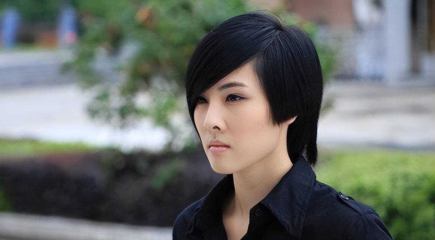 33岁女明星官宣怀孕,晒视频眼眶中满是泪水,老公得知后难掩激动_南希