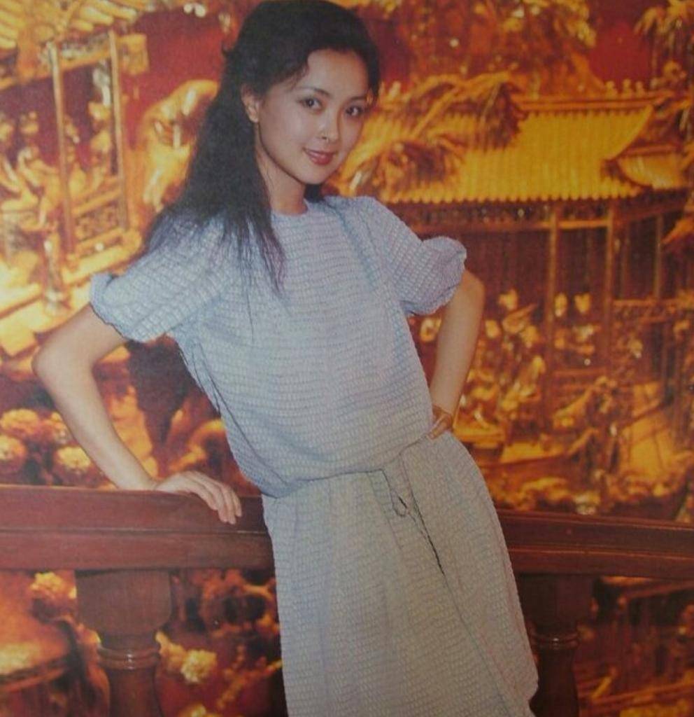 撞脸舞蹈家周洁,六上春晚为爱剪掉长发,歌手眉佳怎么销声匿迹了_二胡