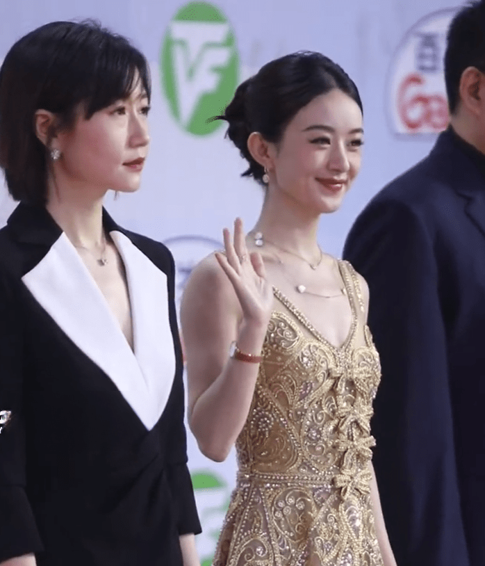 白玉兰红毯生图:赵丽颖法令纹抢镜,朱一龙紧张,胡歌显疲惫_礼服_盛装