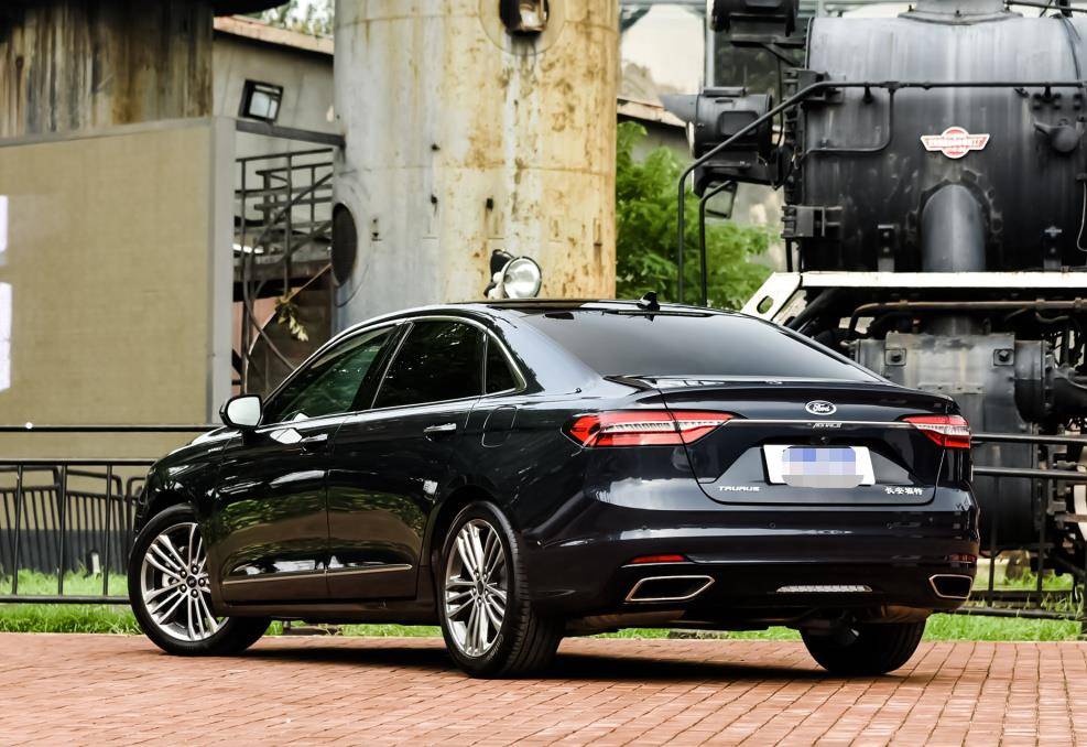 福特金牛座动力系统搭载了2.