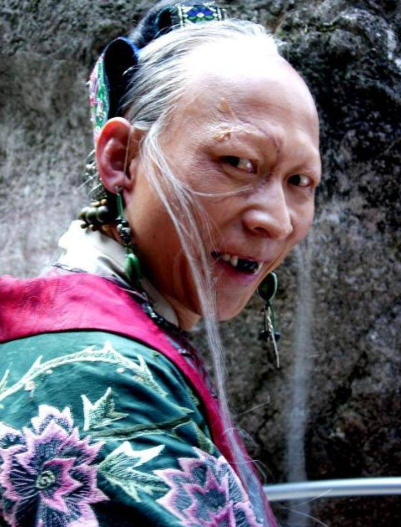 10,李明:"丑星"也能娶"贤妻"今天咱们就来看看这些"赖汉"们,他们谁的