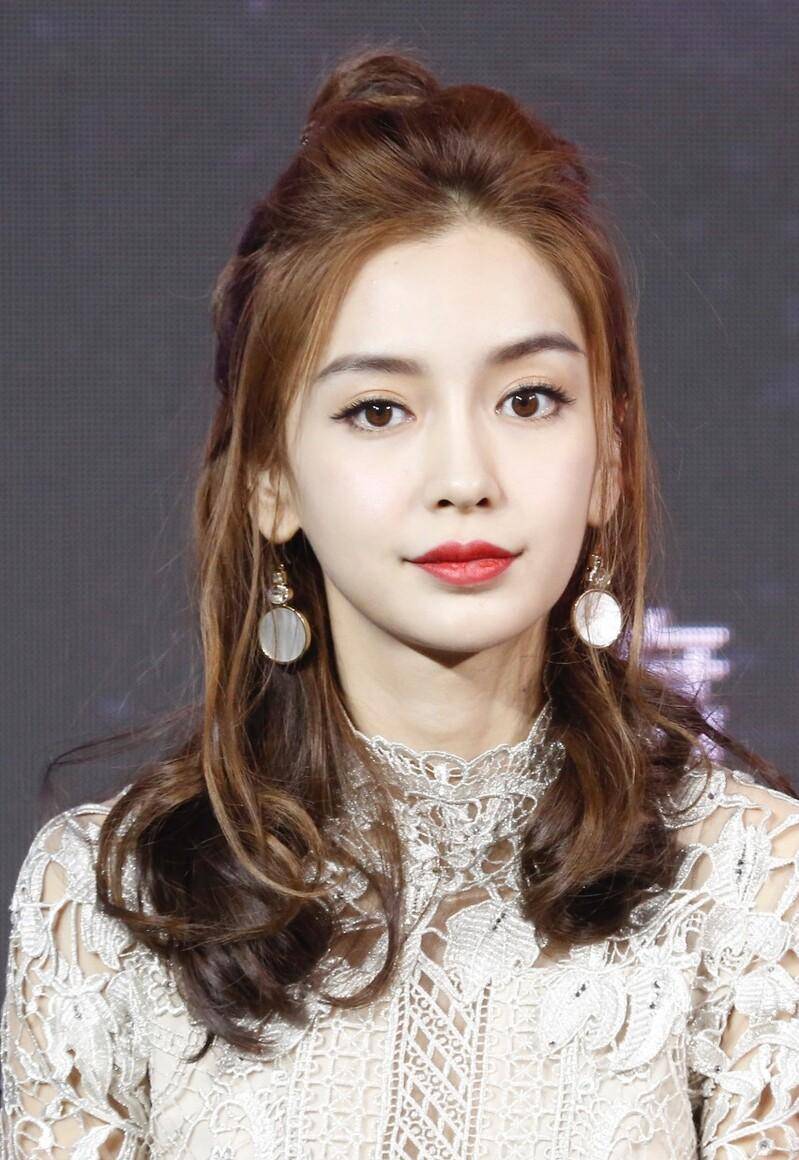 刘嘉玲回应删杨颖好友,几年在微信上没有交流的,我可能就忘了加_baby