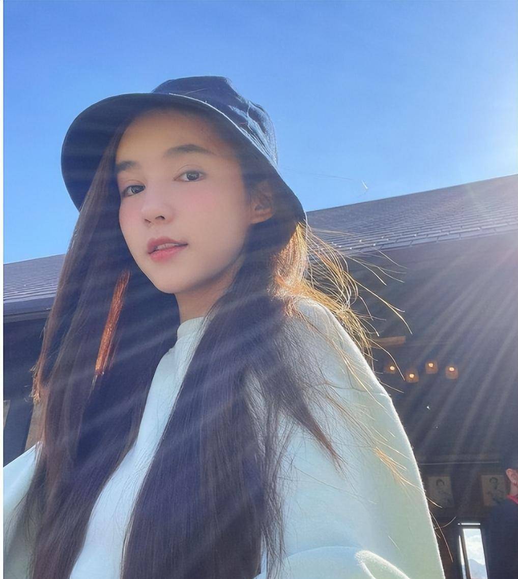 18岁变性,20岁成选美冠军,上帝发错了性别,但不影响她美_yoshi_身材