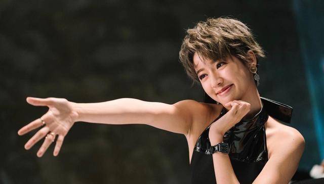 蔡思贝被曝和15个男星传绯闻,曾有人开价200万"买她"_回应_赖慰玲