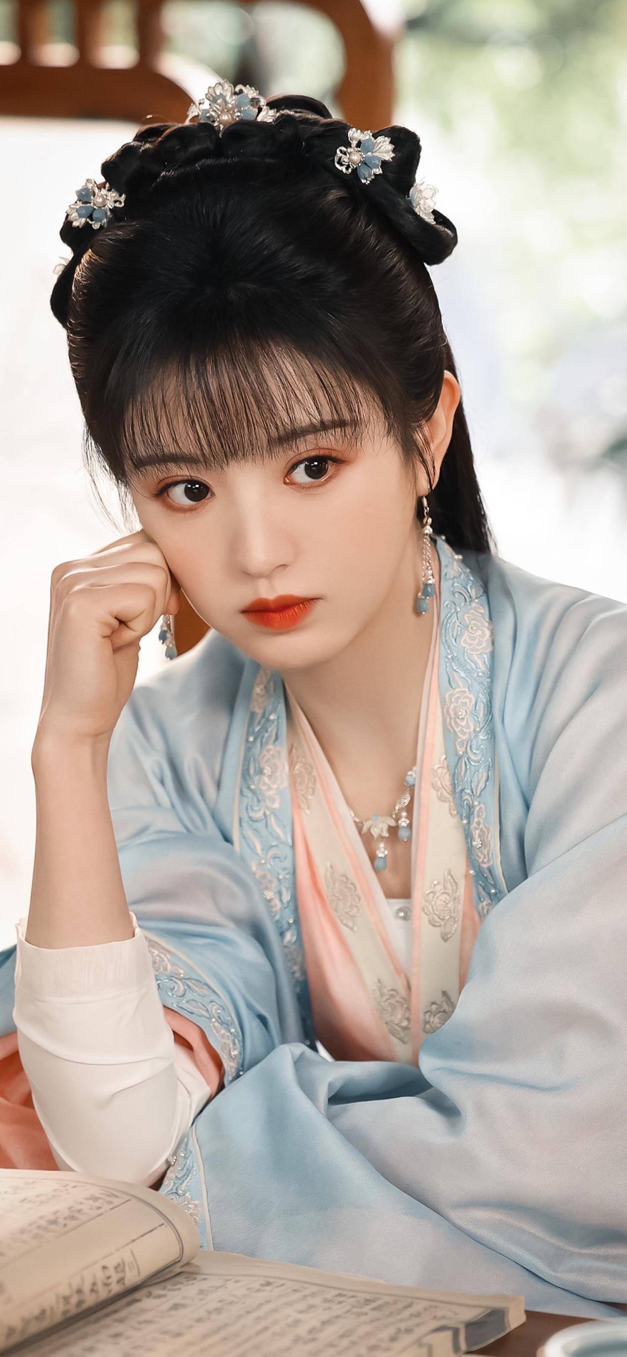 田曦薇(xiwei tian),中国内地演员,出生于1997年10月14日,是重庆的一