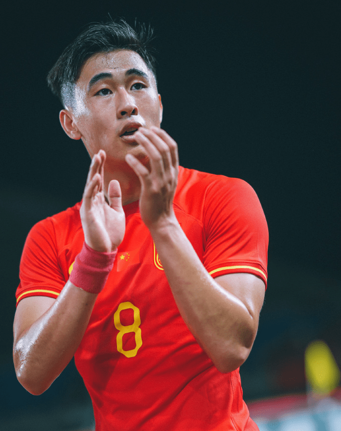 足协态度强硬,终获自由身,将身披9号球衣_戴伟浚_比赛_深圳队