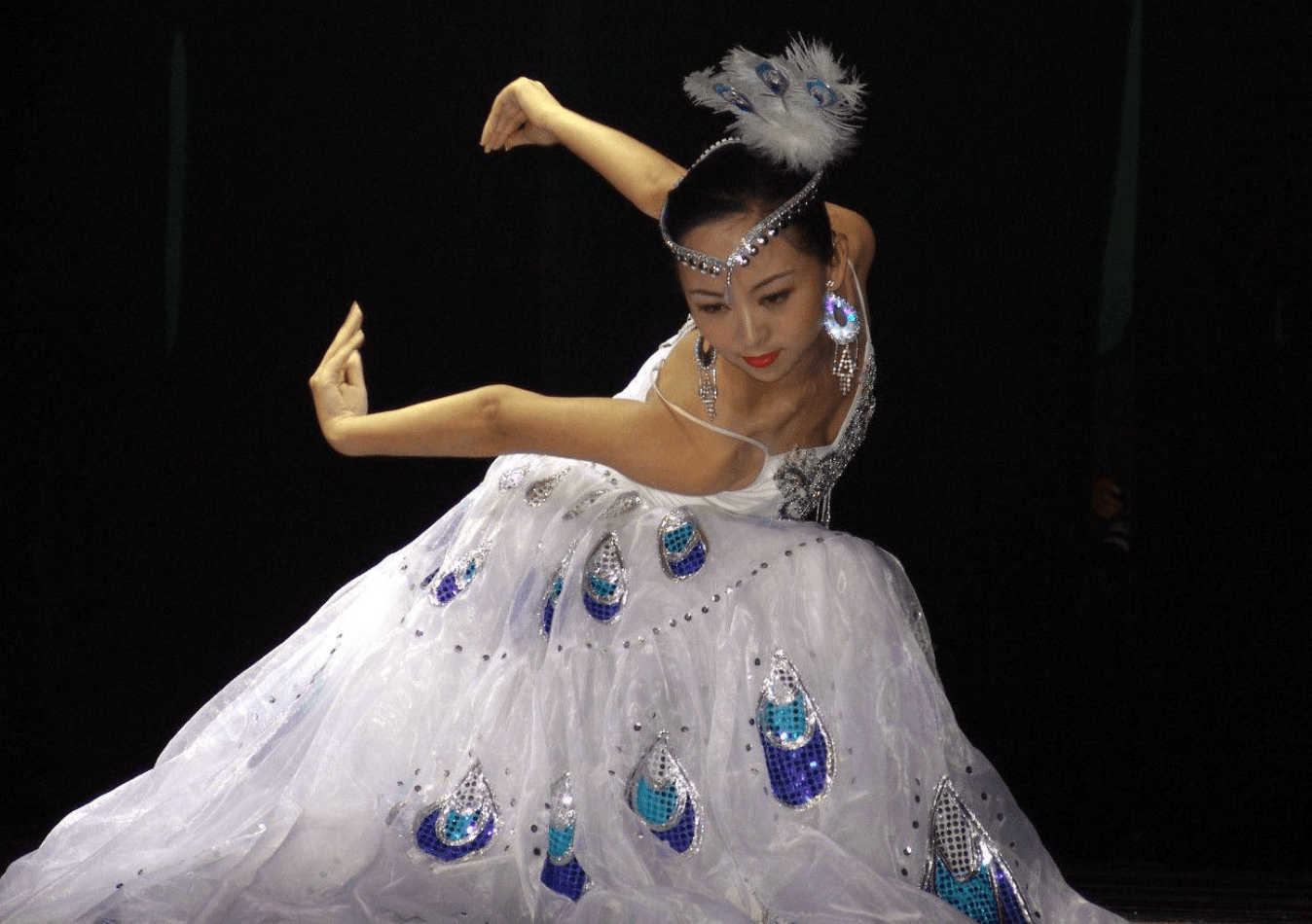 残疾舞蹈家邰丽华:因"千手观音"爆红,拒绝豪门,如今生活甜蜜_全世界