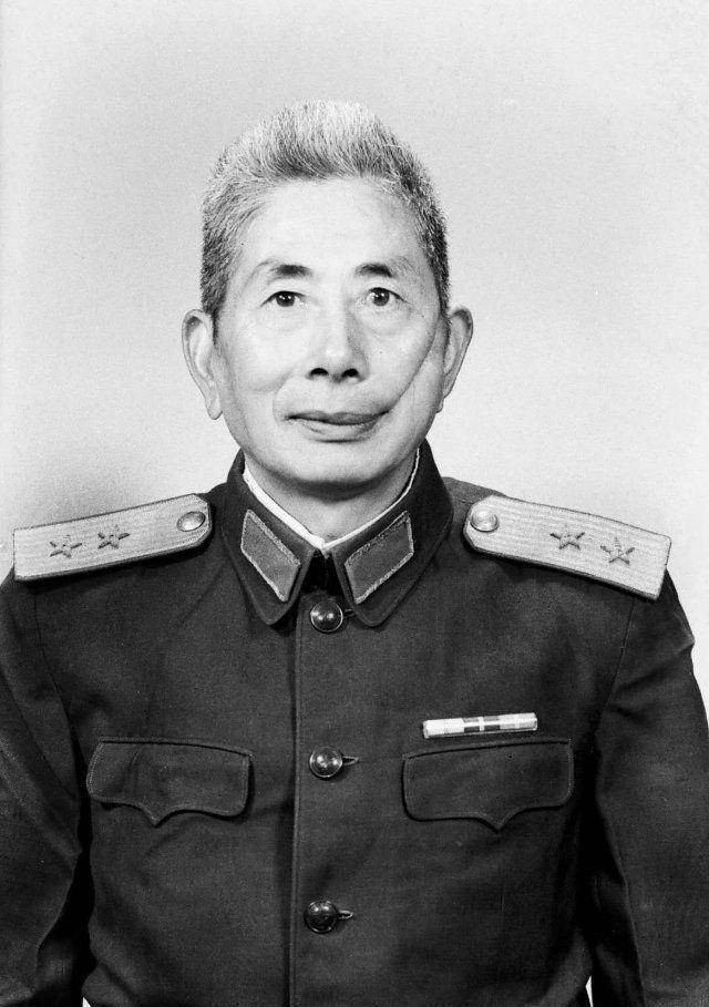 姚喆是軍事幹部,從參加革命後,他當過班長,排長,連長,營長,團長,還幹